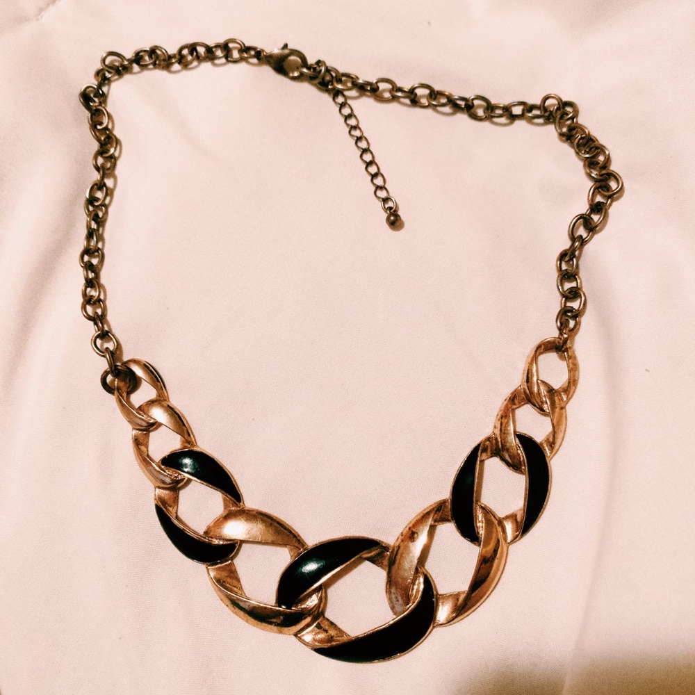 Forever 21 black and gold necklace